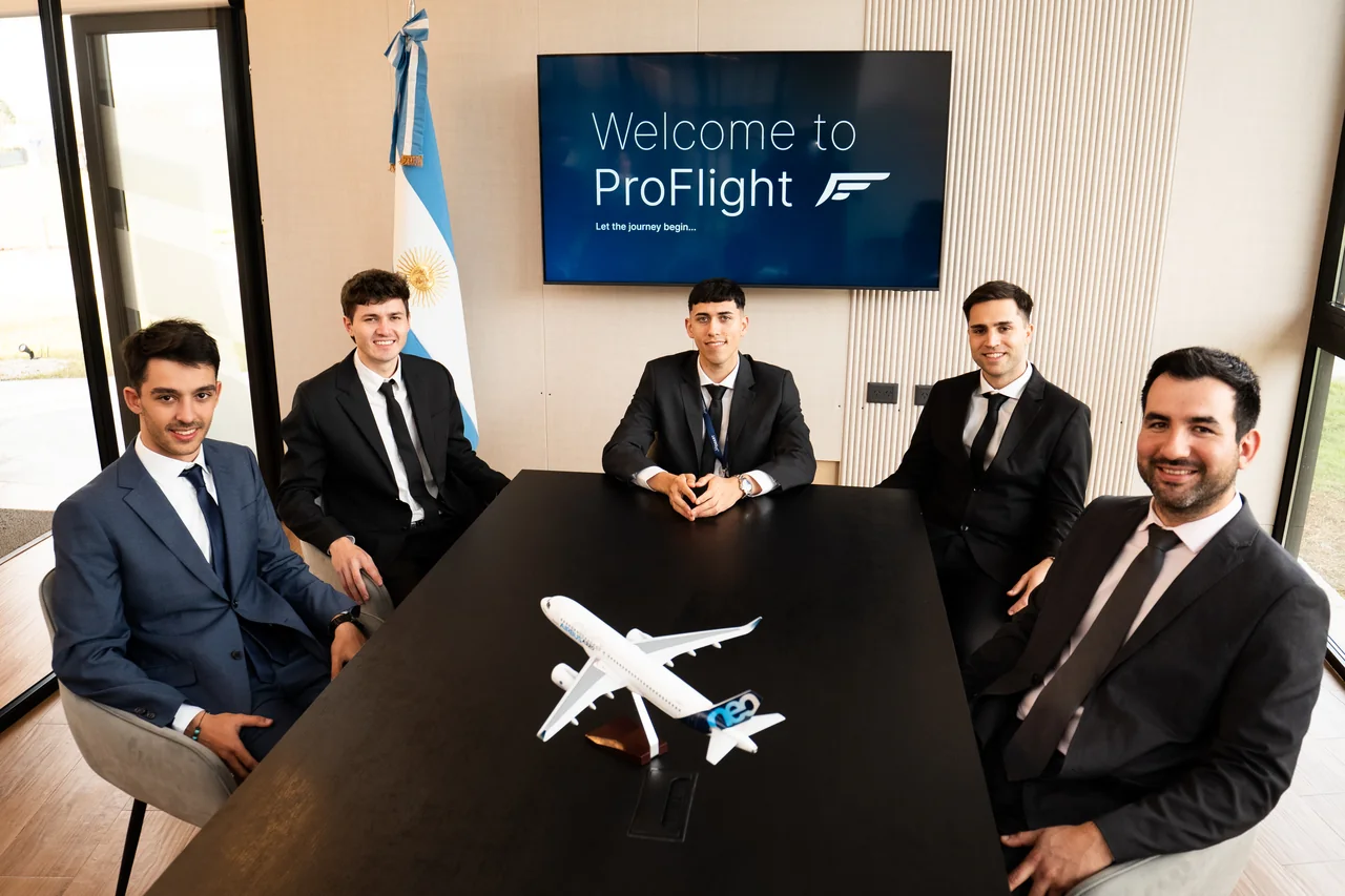 Alumnos de ProFlight en la academia